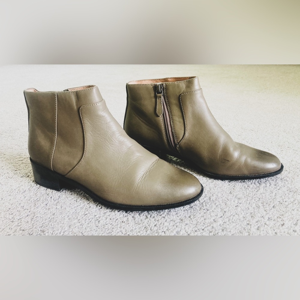 Caslon | Water Resistant Tan Ankle Boots | Size 8